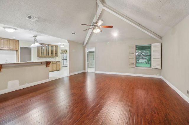 813 Crystal Lane, Crowley, TX 76036