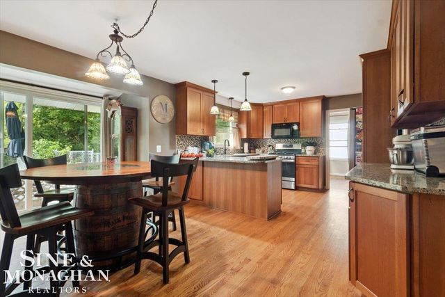 137 E Meldrum Circle, Saint Clair, MI 48079