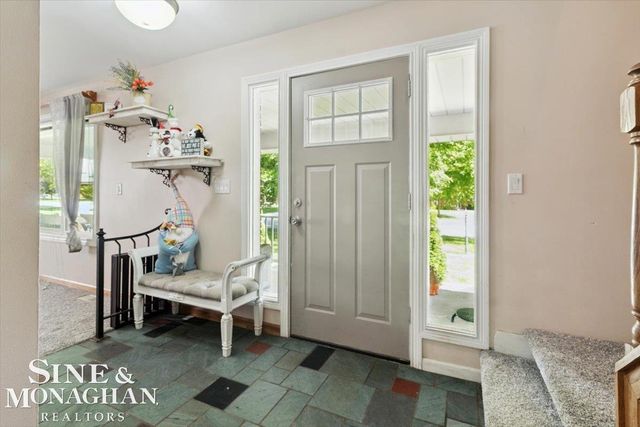 137 E Meldrum Circle, Saint Clair, MI 48079
