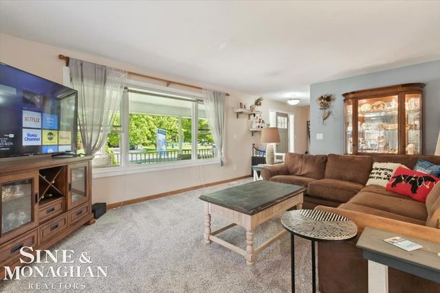 137 E Meldrum Circle, Saint Clair, MI 48079