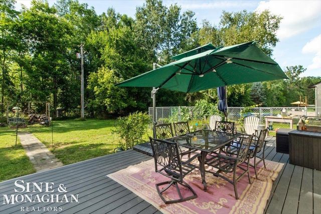 137 E Meldrum Circle, Saint Clair, MI 48079