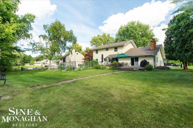 137 E Meldrum Circle, Saint Clair, MI 48079