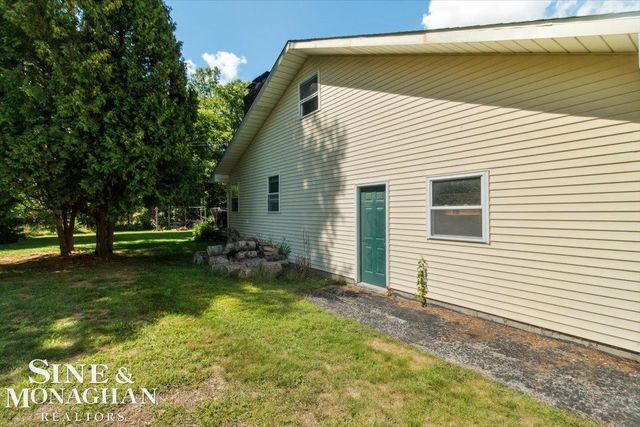 137 E Meldrum Circle, Saint Clair, MI 48079