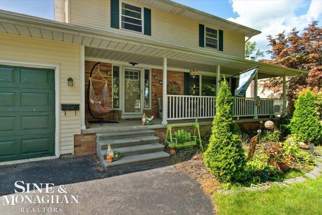 137 E Meldrum Circle, Saint Clair, MI 48079