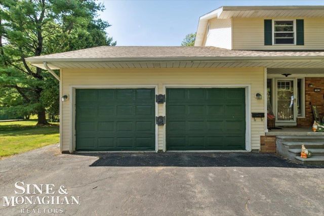 137 E Meldrum Circle, Saint Clair, MI 48079