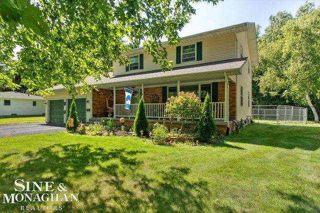 137 E Meldrum Circle, Saint Clair, MI 48079