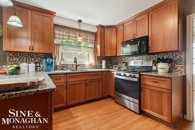 137 E Meldrum Circle, Saint Clair, MI 48079