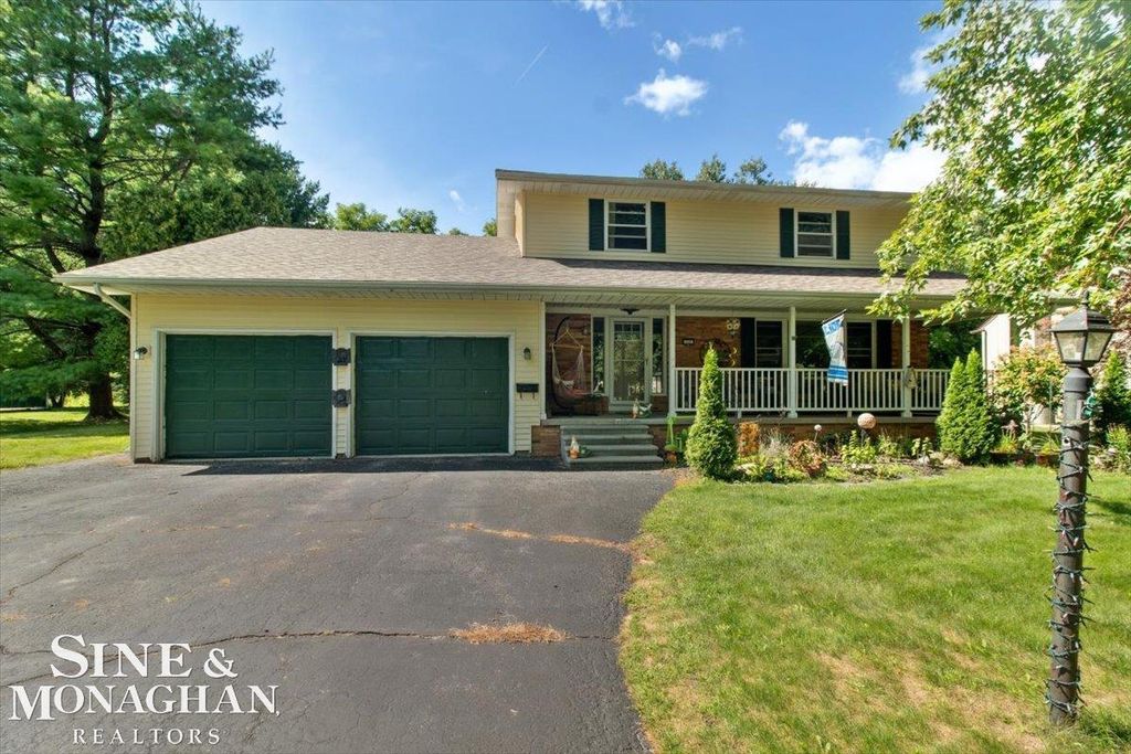 137 E Meldrum Circle, Saint Clair, MI 48079