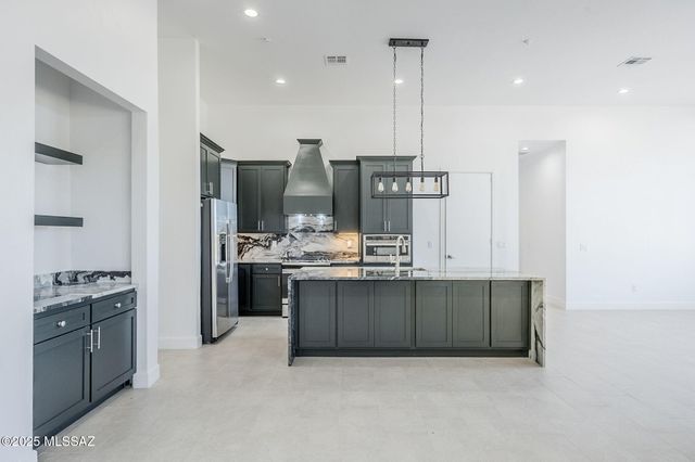 2451 E Old Stone House Trail, Sahuarita, AZ 85629