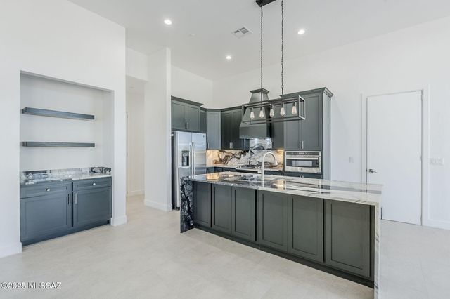 2451 E Old Stone House Trail, Sahuarita, AZ 85629