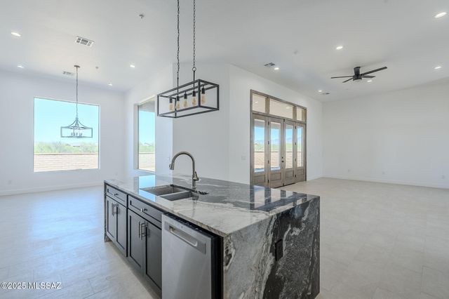 2451 E Old Stone House Trail, Sahuarita, AZ 85629