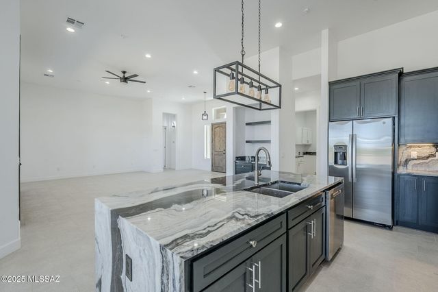 2451 E Old Stone House Trail, Sahuarita, AZ 85629