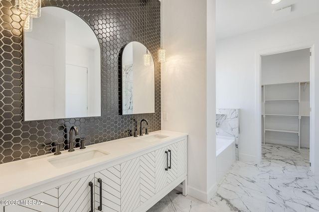 2451 E Old Stone House Trail, Sahuarita, AZ 85629