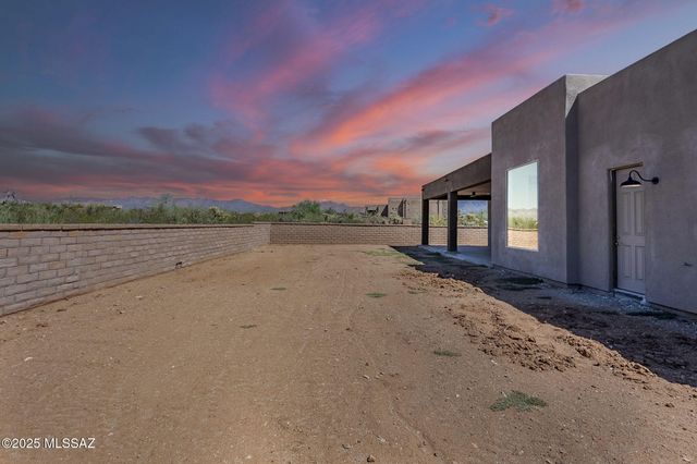 2451 E Old Stone House Trail, Sahuarita, AZ 85629