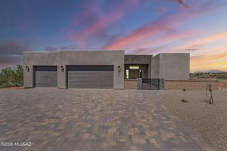 2451 E Old Stone House Trail, Sahuarita, AZ 85629