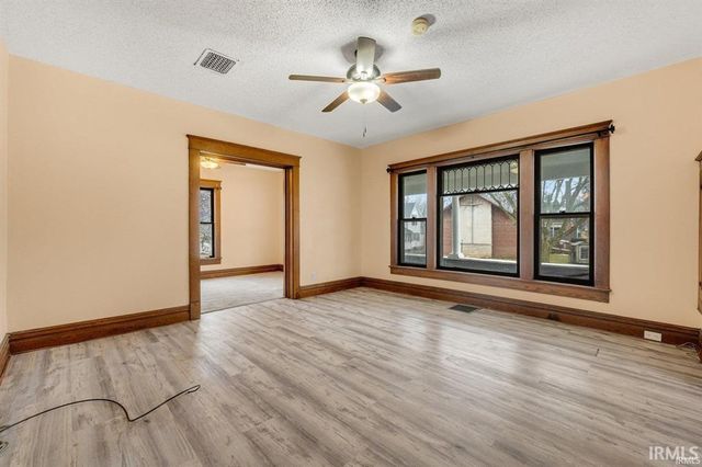 301 E MITCHELL Street, Kendallville, IN 46755