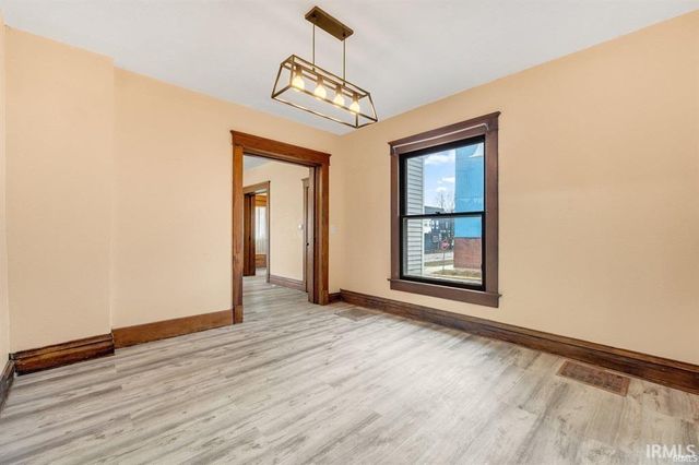 301 E MITCHELL Street, Kendallville, IN 46755