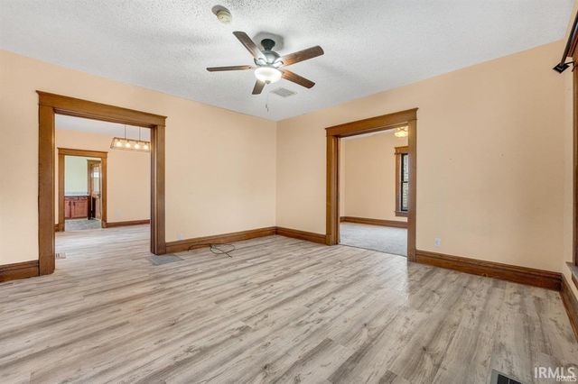 301 E MITCHELL Street, Kendallville, IN 46755