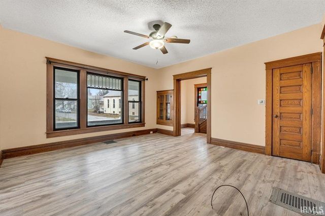 301 E MITCHELL Street, Kendallville, IN 46755