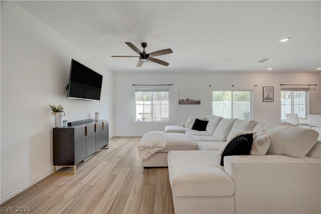 7204 North Decatur Boulevard 3, Las Vegas, NV 89131