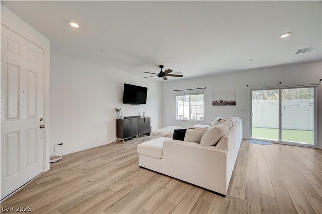 7204 North Decatur Boulevard 3, Las Vegas, NV 89131