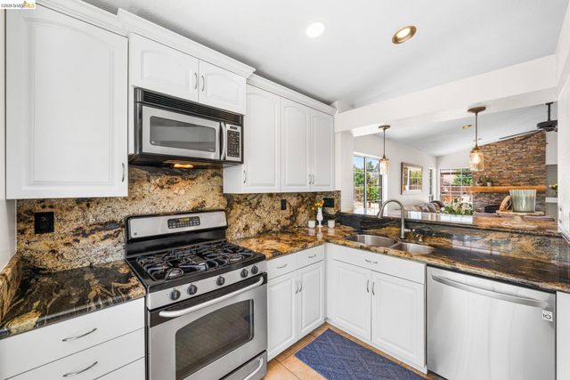 1186 El Rio Ct, Livermore, CA 94551