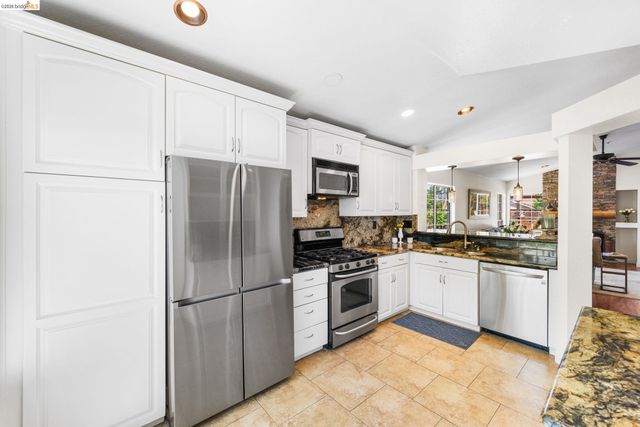 1186 El Rio Ct, Livermore, CA 94551