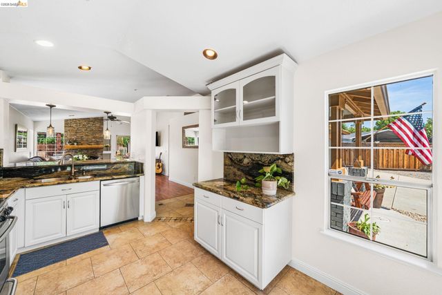 1186 El Rio Ct, Livermore, CA 94551
