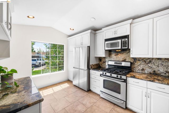 1186 El Rio Ct, Livermore, CA 94551