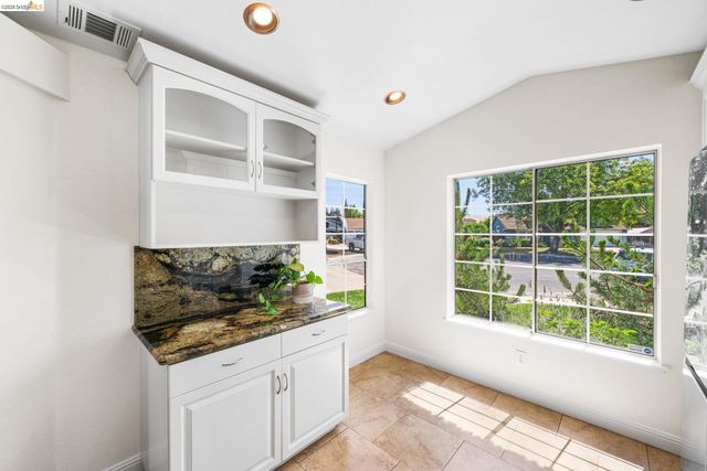 1186 El Rio Ct, Livermore, CA 94551