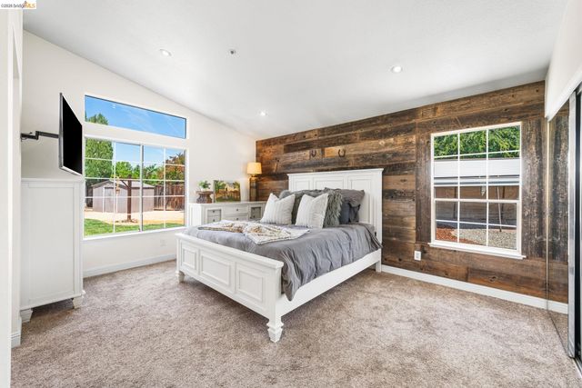 1186 El Rio Ct, Livermore, CA 94551