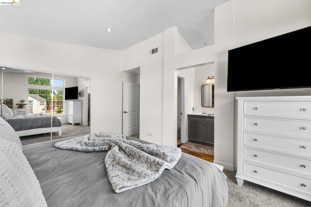 1186 El Rio Ct, Livermore, CA 94551