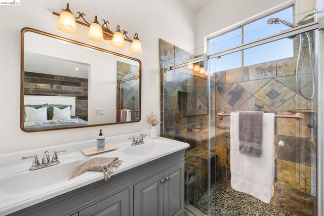 1186 El Rio Ct, Livermore, CA 94551