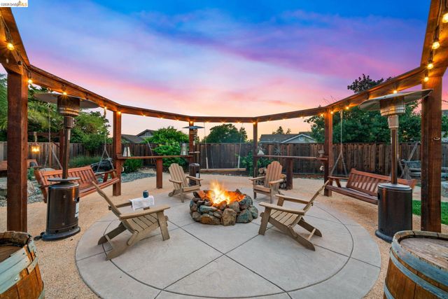 1186 El Rio Ct, Livermore, CA 94551
