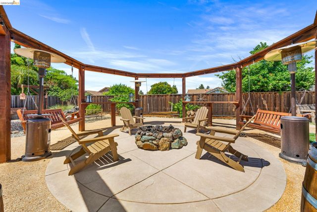 1186 El Rio Ct, Livermore, CA 94551