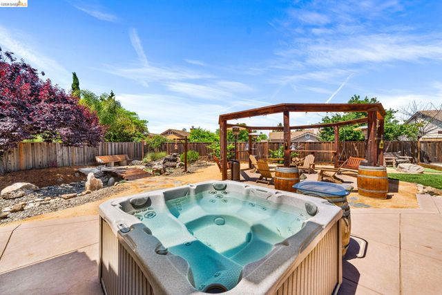 1186 El Rio Ct, Livermore, CA 94551