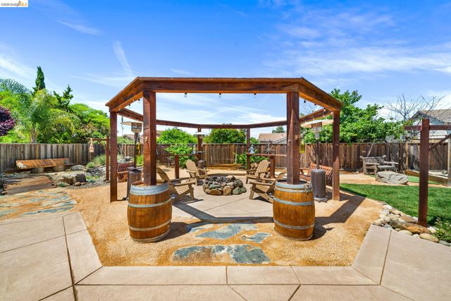 1186 El Rio Ct, Livermore, CA 94551
