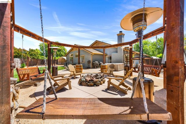 1186 El Rio Ct, Livermore, CA 94551