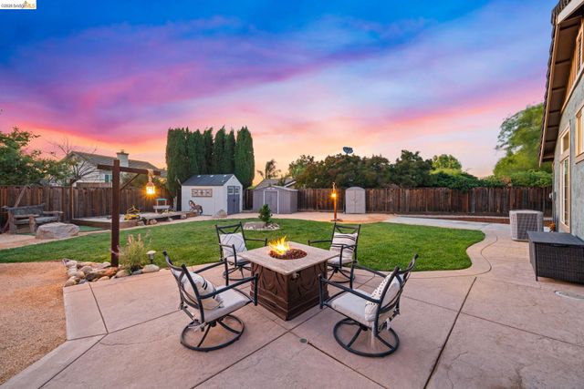 1186 El Rio Ct, Livermore, CA 94551
