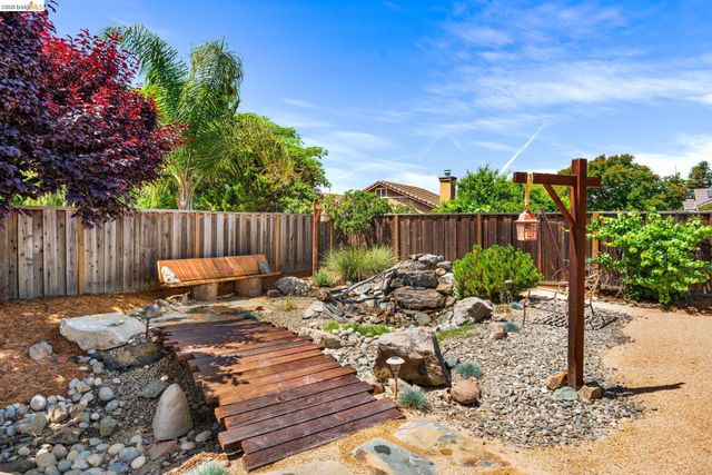 1186 El Rio Ct, Livermore, CA 94551