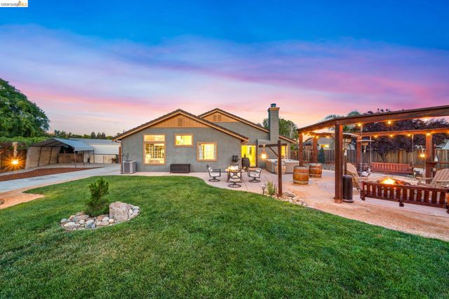 1186 El Rio Ct, Livermore, CA 94551