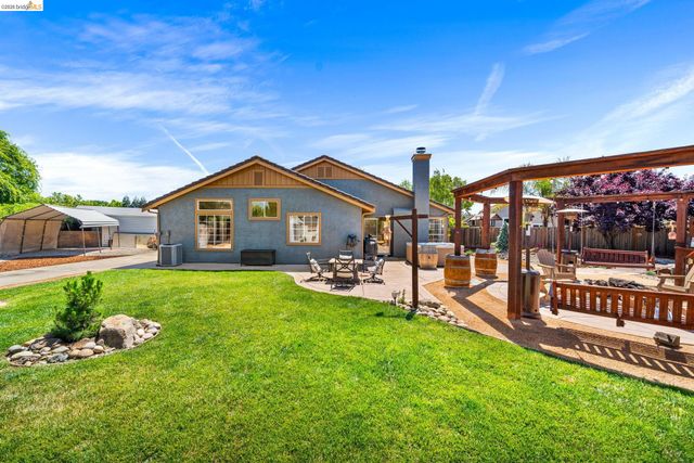 1186 El Rio Ct, Livermore, CA 94551