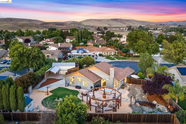 1186 El Rio Ct, Livermore, CA 94551