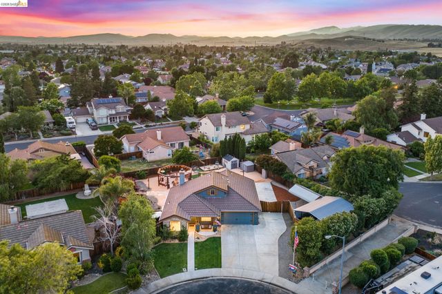 1186 El Rio Ct, Livermore, CA 94551
