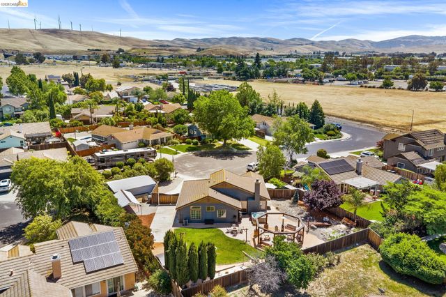 1186 El Rio Ct, Livermore, CA 94551