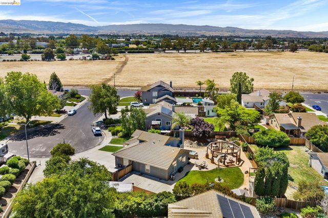 1186 El Rio Ct, Livermore, CA 94551