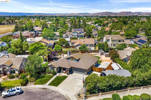 1186 El Rio Ct, Livermore, CA 94551