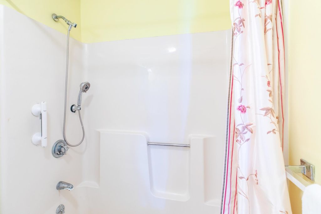 Image 12 of property listing at 567 Ocean Blvd Unit 205, Hampton, NH 03842