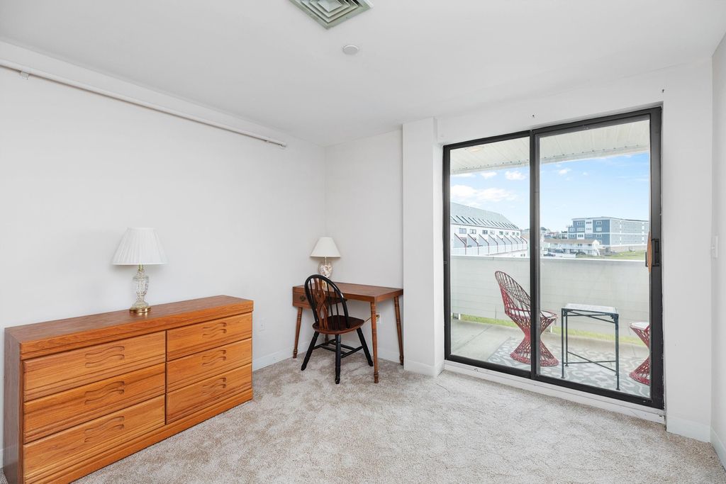 Image 13 of property listing at 567 Ocean Blvd Unit 205, Hampton, NH 03842