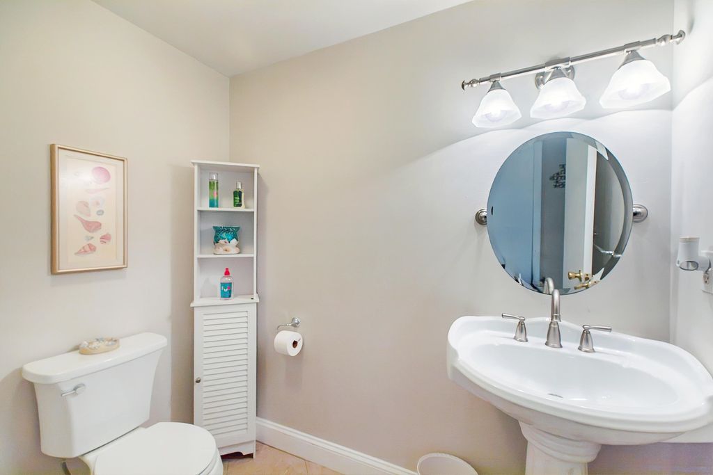 Image 15 of property listing at 567 Ocean Blvd Unit 205, Hampton, NH 03842